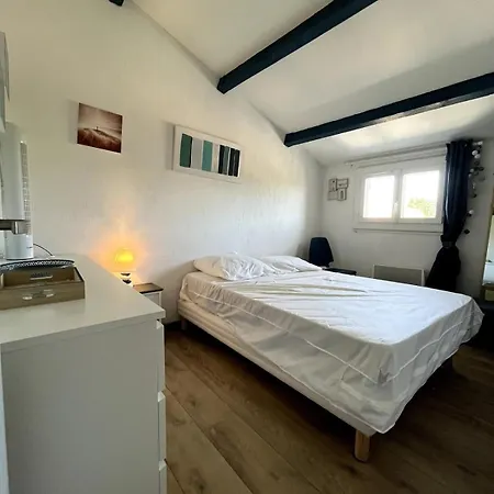 House For 4 People 30 M From The * Frontignan