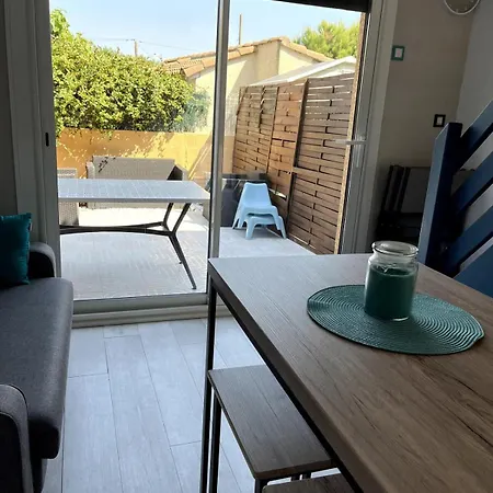 House For 4 People 30 M From The Casa de Férias Frontignan